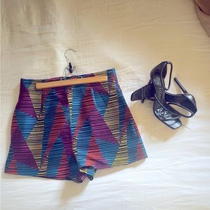 Playful printed short done with a flattering high-waist.